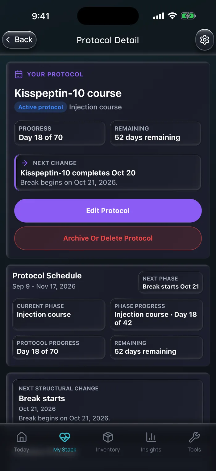 Capture de l’app Doserly (interface en anglais), données d’exemple : détail d’une cure de kisspeptine-10 en phase d’injection, au jour 18 sur 70, avec 52 jours restants et une pause commençant le 21 octobre.