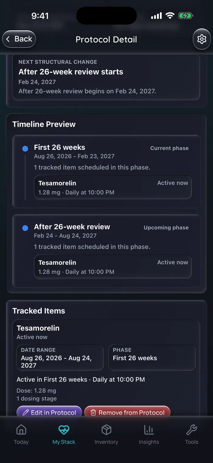 Capture de l’app Doserly (interface en anglais) : aperçu de la ligne du temps pour un exemple de cure de tésamoréline en deux phases de 26 semaines, First 26 weeks (26 août 2026 au 23 février 2027) et After 26-week review (24 février au 24 août 2027), chacune avec 1,28 mg de tésamoréline par jour à 22 h.
