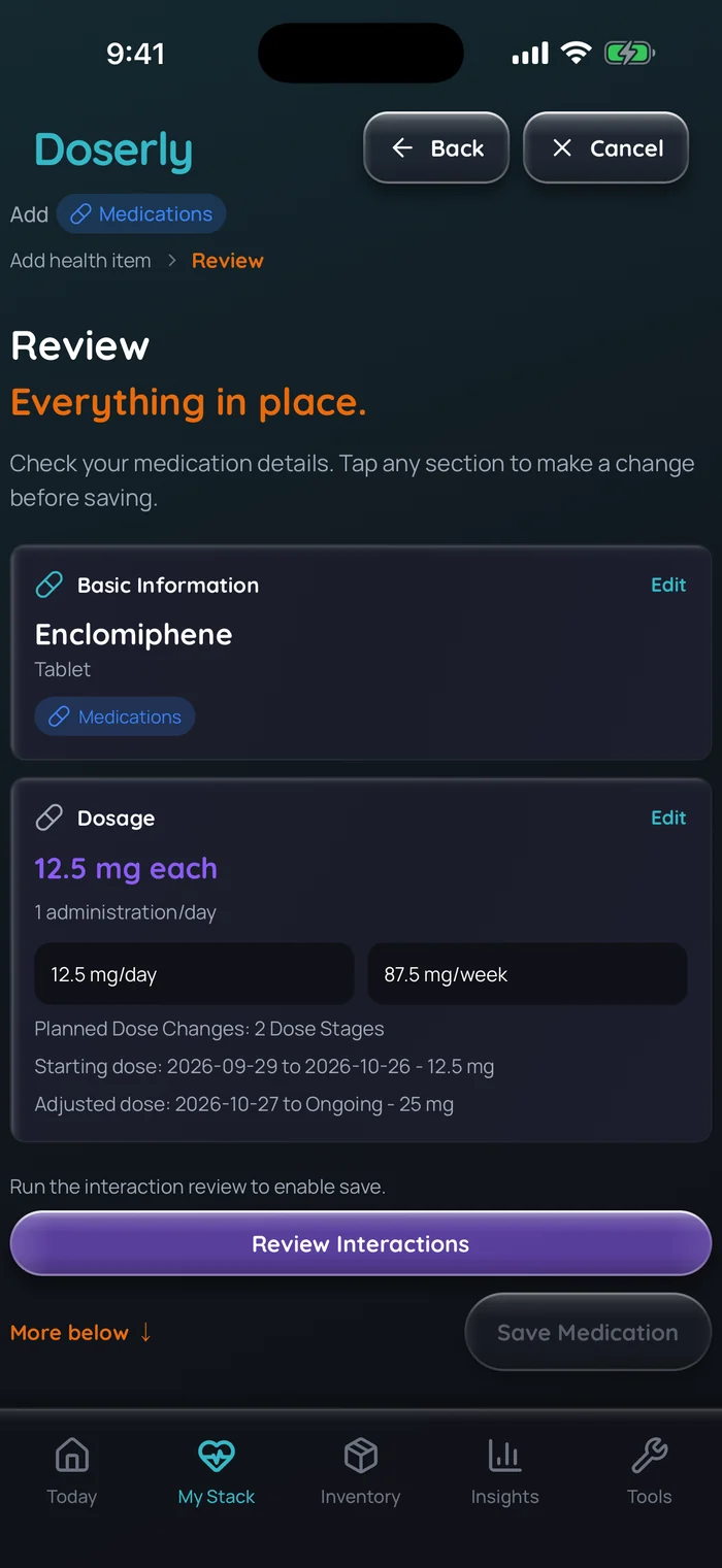 Écran de révision de Doserly pour un exemple de comprimé d’enclomifène : 12,5 mg une fois par jour, 87,5 mg par semaine, avec deux paliers prévus, une dose de départ de 12,5 mg du 29 septembre au 26 octobre 2026, puis une dose ajustée de 25 mg à compter du 27 octobre 2026, données d’exemple, écran affiché en anglais.