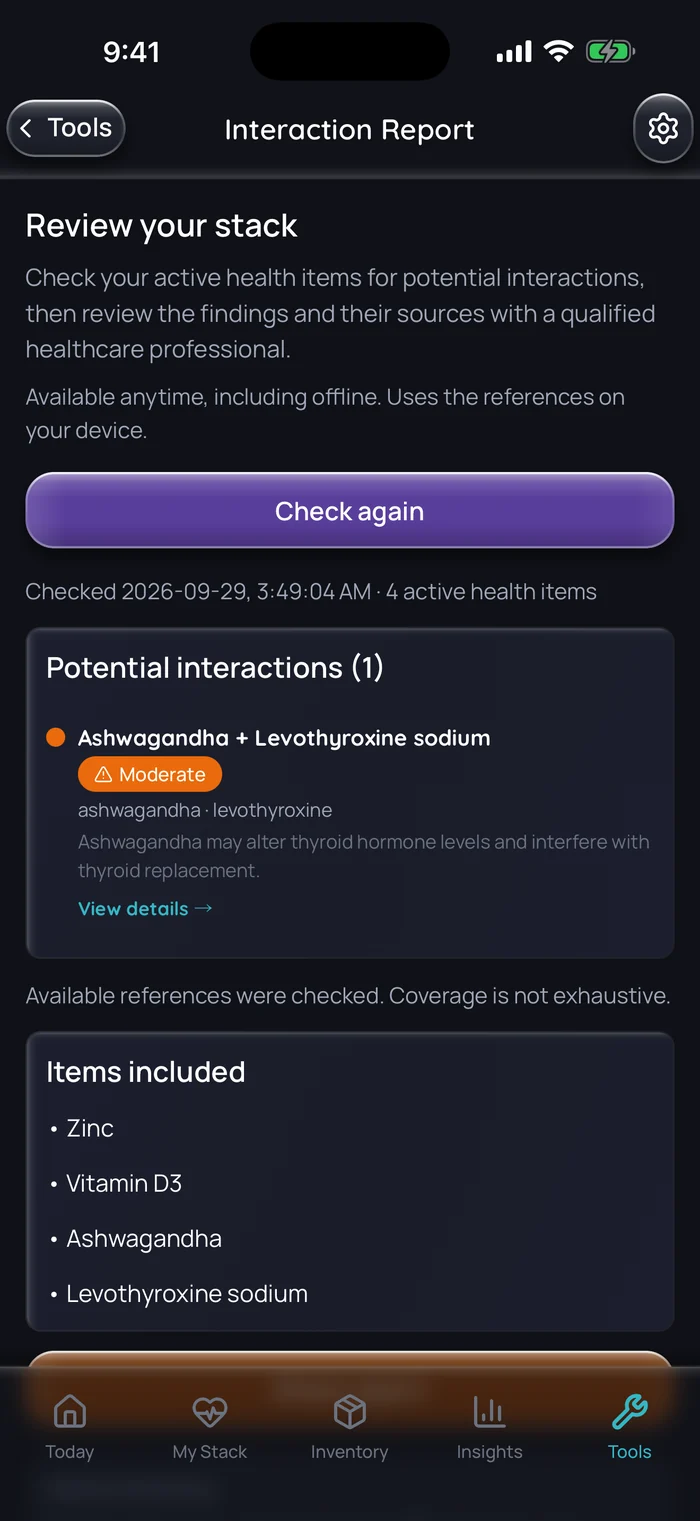 (Interface en anglais) Rapport d’interactions de Doserly pour quatre éléments donnés en exemple, le zinc, la vitamine D3, l’ashwagandha et la lévothyroxine sodique, qui signale une interaction modérée : l’ashwagandha peut modifier les taux d’hormones thyroïdiennes et nuire au traitement thyroïdien substitutif. Une note indique que les références disponibles ont été vérifiées et que la couverture n’est pas exhaustive.