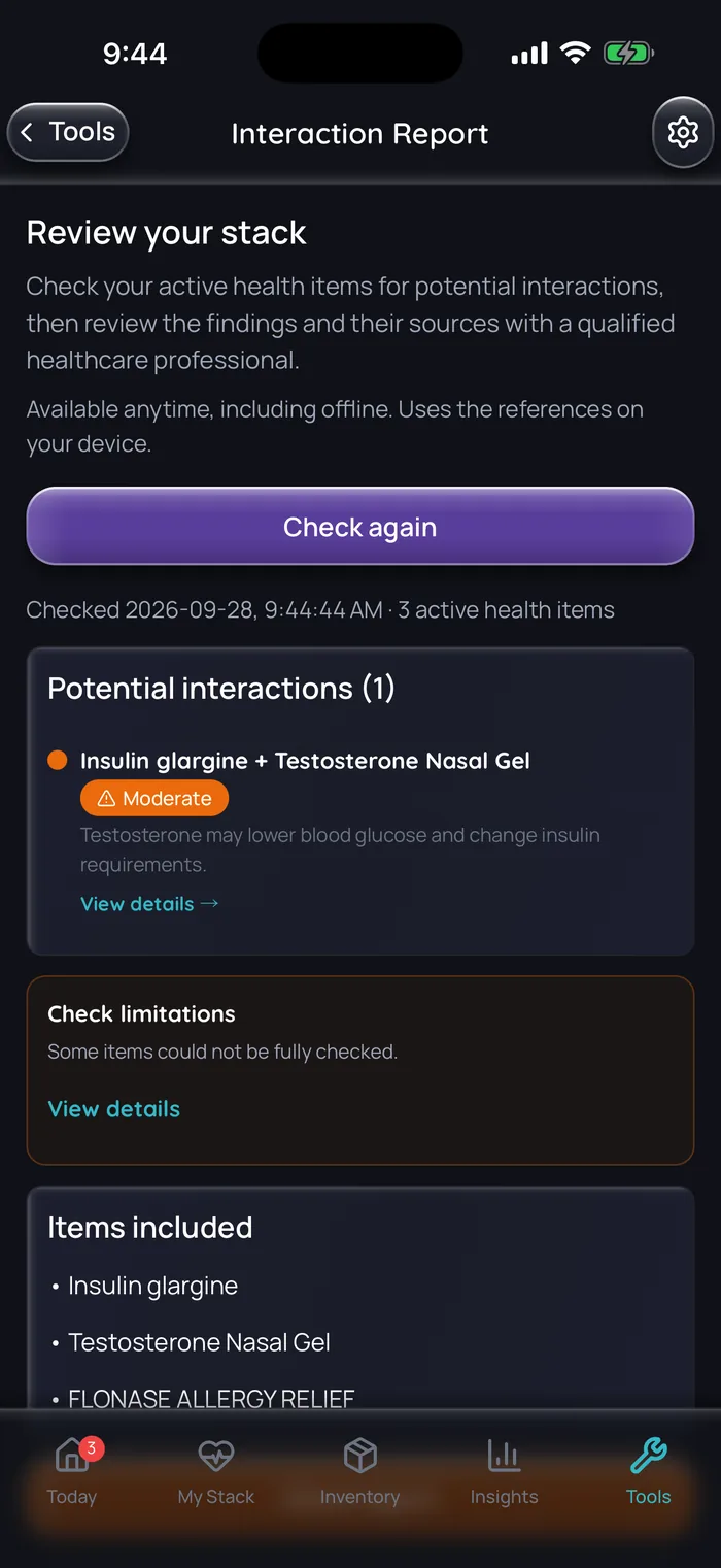 Rapport d’interactions de Doserly (interface en anglais) pour trois éléments d’exemple, le gel nasal de testostérone, le vaporisateur nasal Flonase Allergy Relief et l’insuline glargine, qui signale une interaction modérée : la testostérone peut abaisser la glycémie et modifier les besoins en insuline. Le vaporisateur nasal est inscrit sans résultat, et une note indique que certains éléments n’ont pas pu être entièrement vérifiés.
