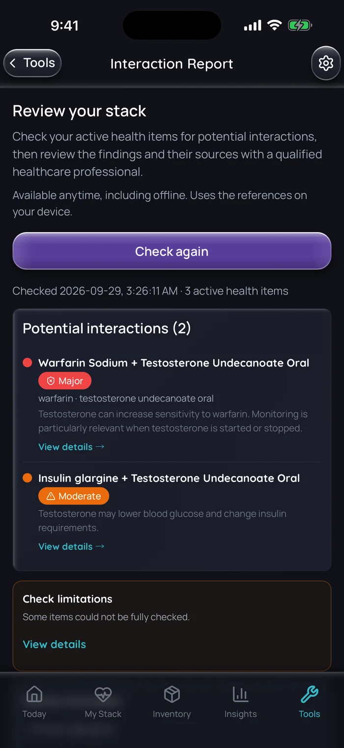 Rapport d’interactions de Doserly (interface en anglais) pour trois éléments d’exemple, l’undécanoate de testostérone oral, la warfarine et l’insuline glargine, qui signale deux interactions : une majeure, la testostérone peut augmenter la sensibilité à la warfarine, et une modérée, la testostérone peut abaisser la glycémie et modifier les besoins en insuline. Une note indique que certains éléments n’ont pas pu être entièrement vérifiés. Données d’exemple.