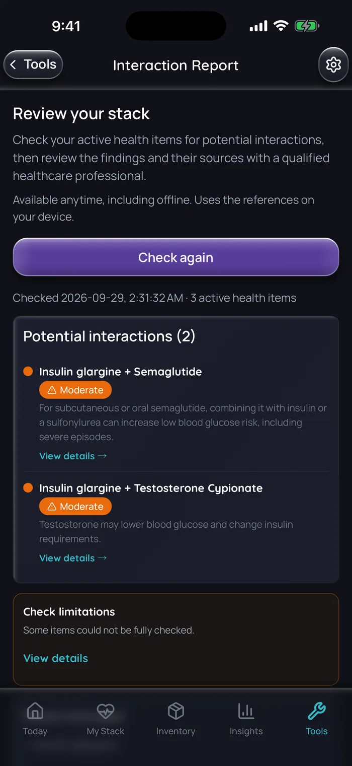 Rapport d’interactions de Doserly (interface en anglais) pour trois éléments d’exemple, l’insuline glargine, le sémaglutide et le cypionate de testostérone, qui liste deux interactions potentielles modérées : l’insuline glargine avec le sémaglutide, qui peut augmenter le risque de glycémie basse, et l’insuline glargine avec le cypionate de testostérone, qui peut abaisser la glycémie et modifier les besoins en insuline, ainsi qu’une note indiquant que certains éléments n’ont pas pu être entièrement vérifiés.